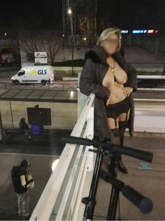 Pic #1Emois Et Moi - Big Tits, Blonde, Public Exhibitionist, Flashing, Lingerie, Outdoors, Public Place, Amateur