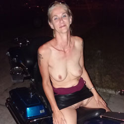 Pic #1 Various Shots Playing Around - Nude Girls, Big Tits, Blonde, Outdoors, Amateur