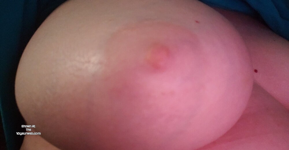 Pic #1 Medium tits of my girlfriend - Karolyn
