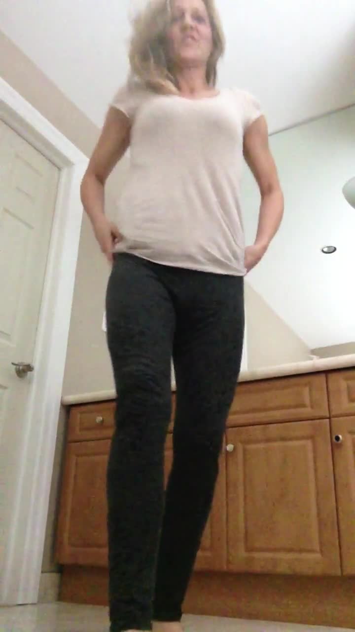 Pic #1Pre Shower Strip - Nude Girls, Big Tits, Blonde, Shaved, Amateur, Girls Stripping