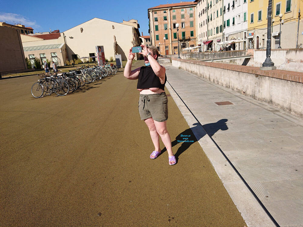 Pic #1Visite Touristique - Big Tits, Public Exhibitionist, Outdoors, Amateur