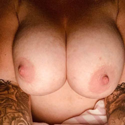 Flashing Tits - Big Tits, Amateur