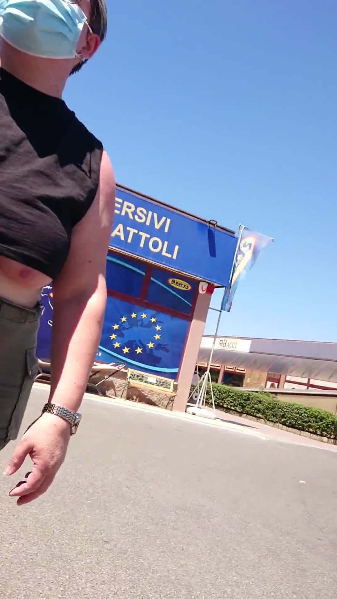 Pic #1Mince Encore Trop Court Ce Top - Big Tits, Public Exhibitionist, Flashing, Outdoors, Amateur