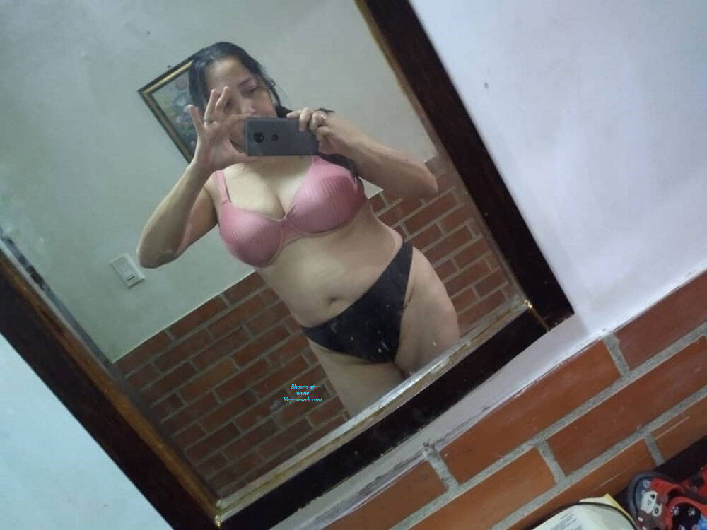 Pic #1 La Ama De Casa - Brunette, Lingerie, Mature, Amateur