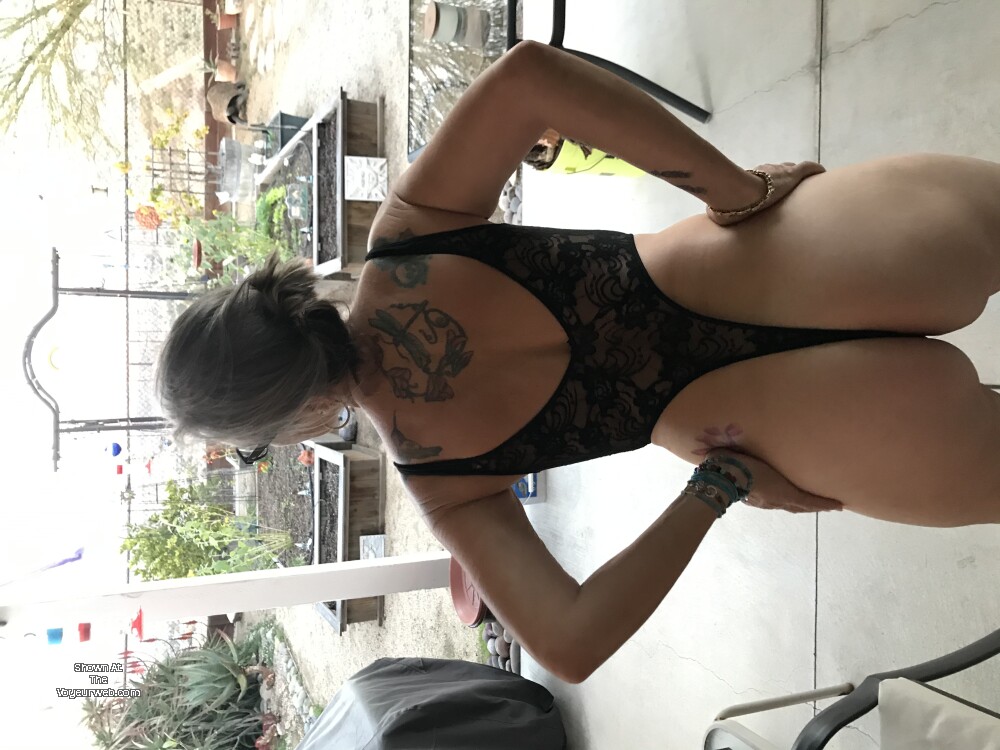 Pic #1 My wife's ass - Sadwife
