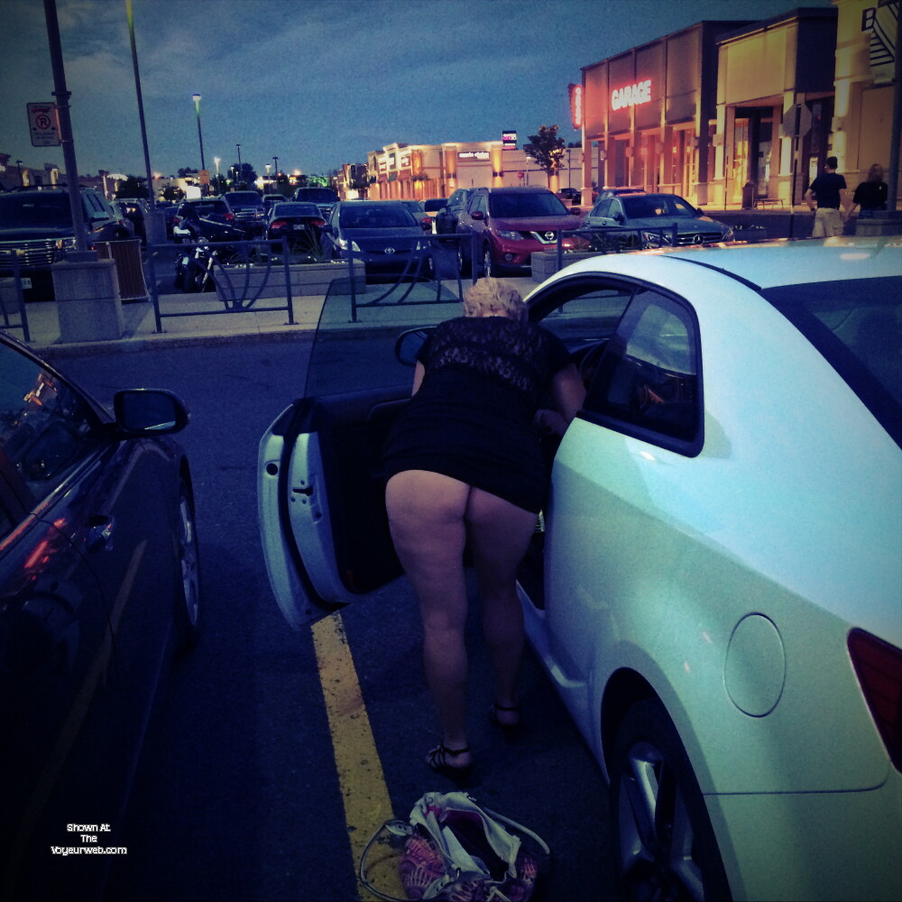 Pic #1 My wife's ass - FlashingVixen