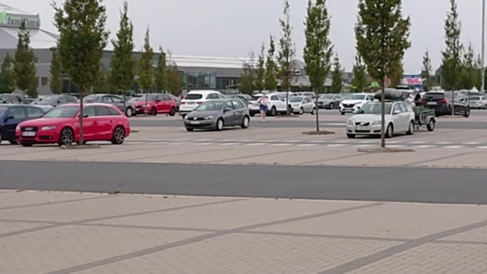 Pic #1Paking En Sortant De Courses - Big Tits, Public Exhibitionist, Flashing, Outdoors, Amateur