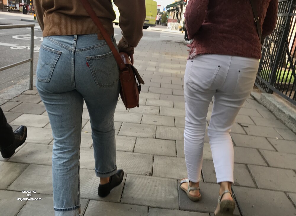 Pic #1 My wife's ass - Helena