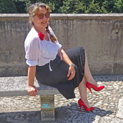 Pic #1 Ursulas Geile Beine In High-Heels - High Heels Amateurs, Outdoors, Amateur, Redhead