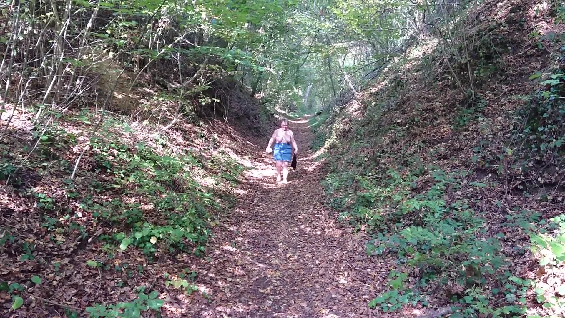 Pic #1Ballade En Foret - Topless Amateurs, Big Tits, Outdoors, Nature, Amateur