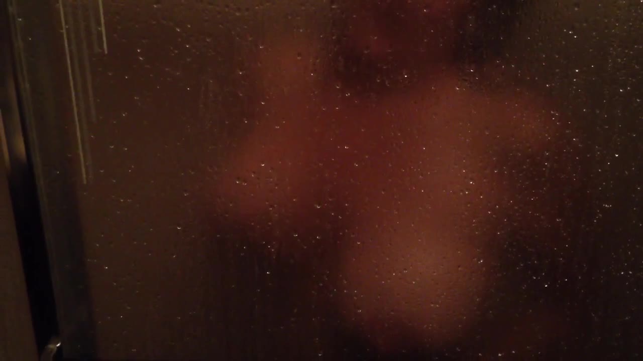 Pic #1Rub-a-dub dub - Big Tits, Wet, Wet Tits