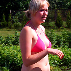 Pic #1 Marzena Michalik-bez majtek. 3 - Nude Amateurs, Outdoors, Round Ass, Round Tits, Shaved