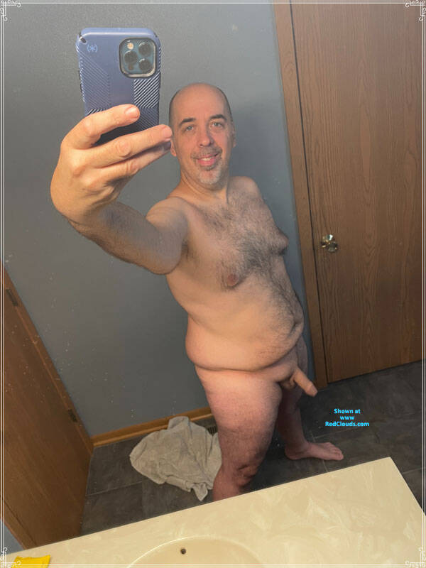 Pic #1George's Nude Selfies