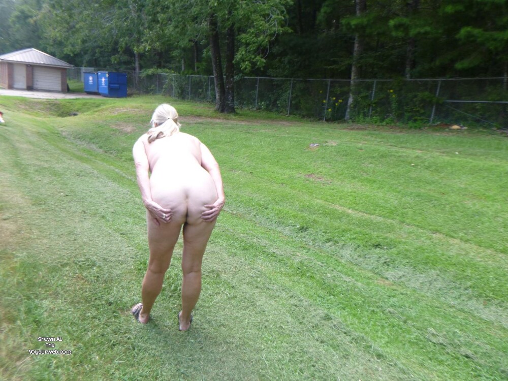 Pic #1 My wife's ass - Leggs