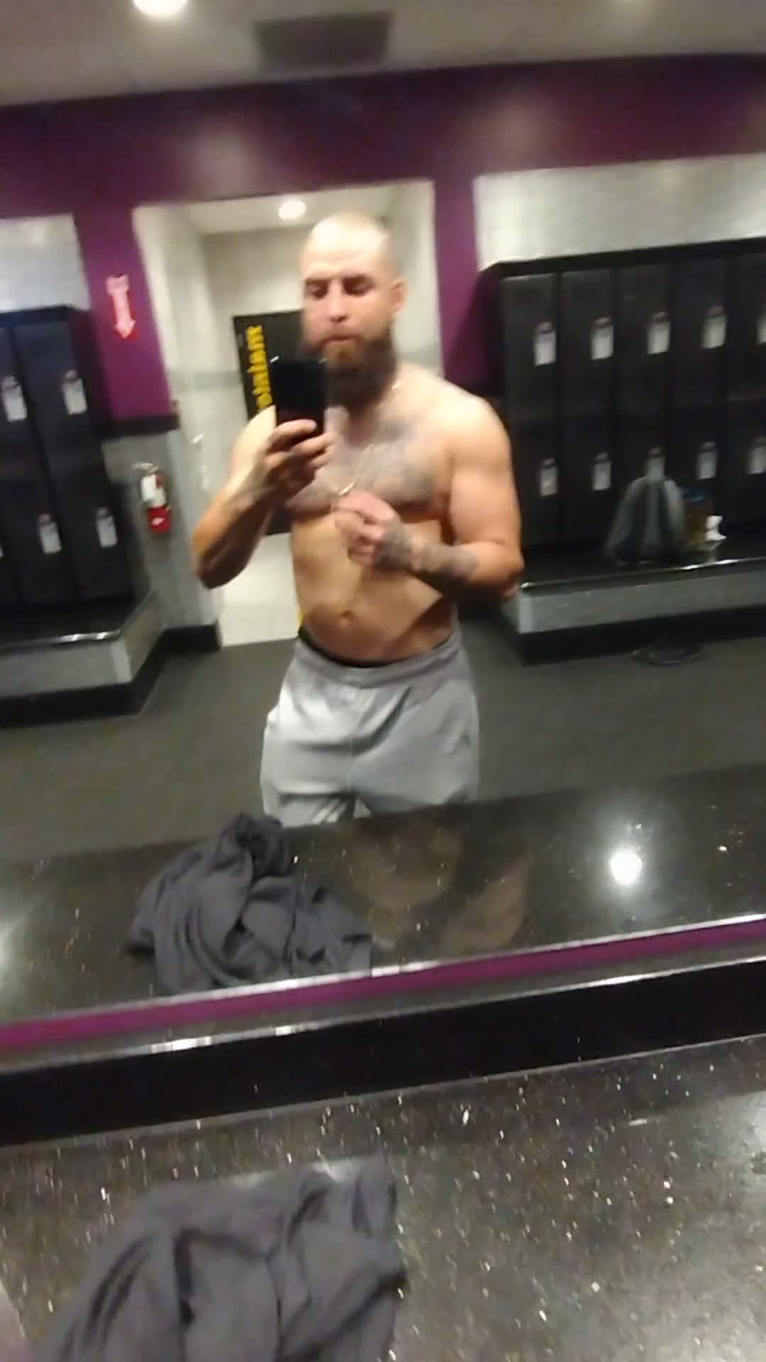 Pic #1Bald, beard, tattoos . 6ft 1. Great body 