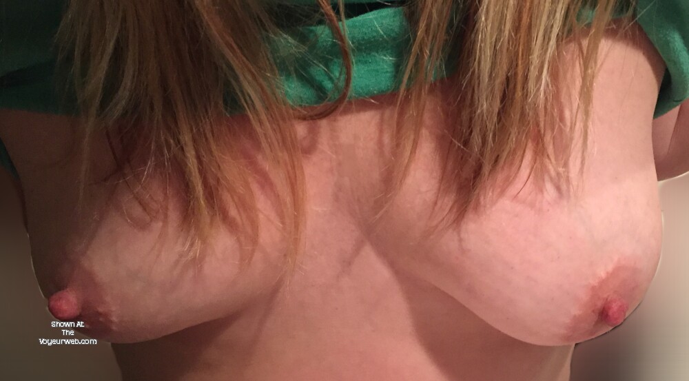 Pic #1 Medium tits of my wife - Gillian
