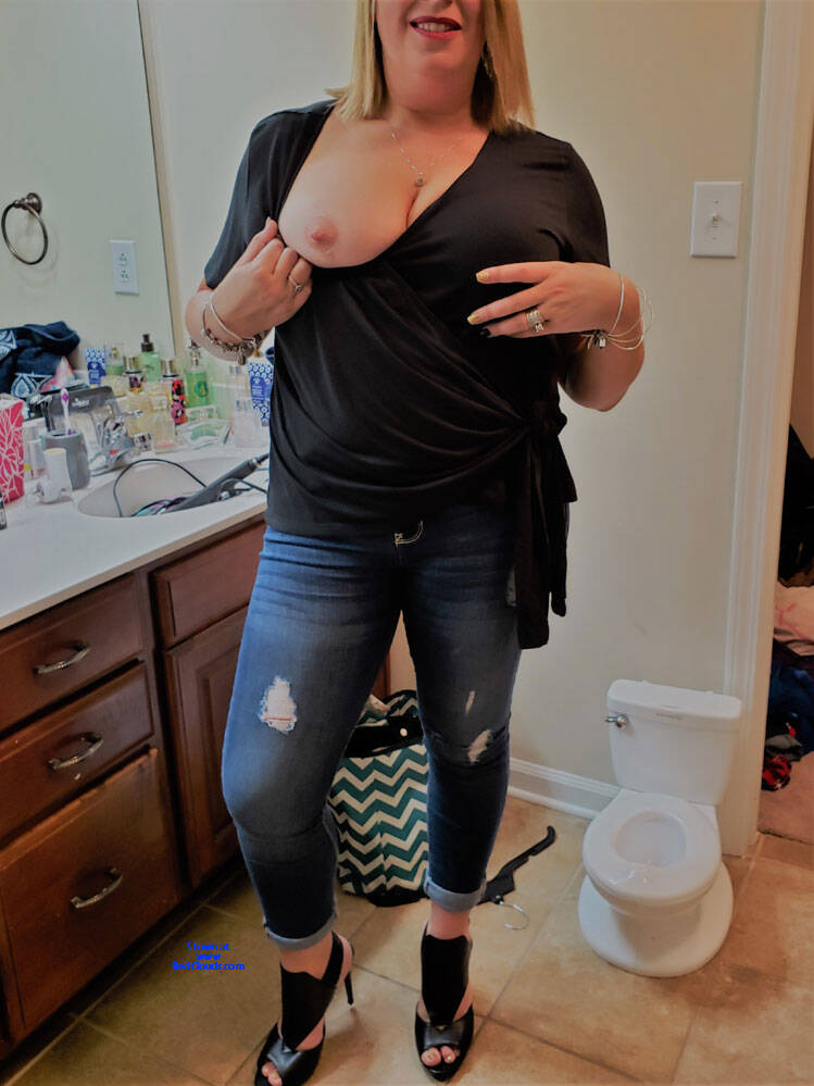 Pic #1vegas baby - Amateur, Bent Over, Big Tits, Costume, Flashing, Flashing Tits, Lingerie, Natural Tits, Stockings Pics