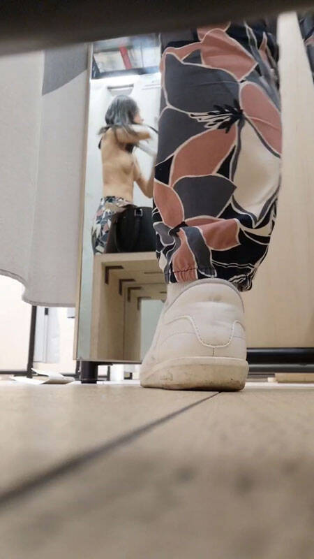 Pic #1Changing Room