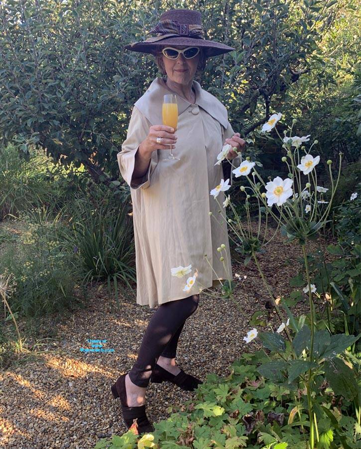 Pic #1Lady Bee Garden Fizz