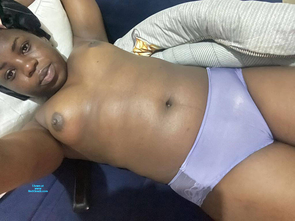 Pic #1Nude Sofa Day