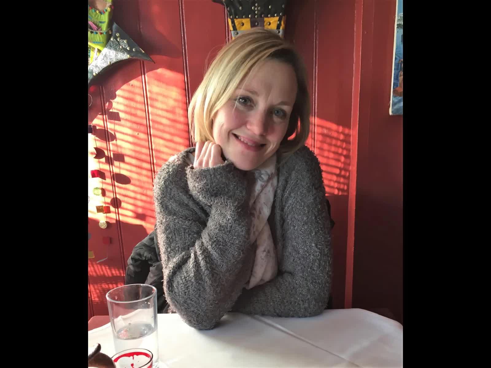 Pic #1Carrie Strips Naked