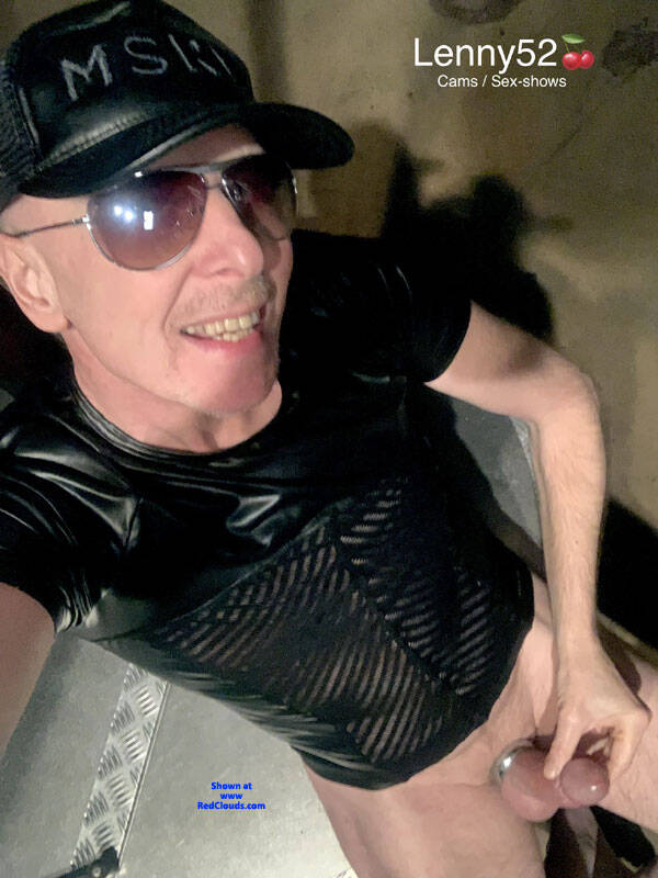 Pic #1Lenny52 exposed on the sex-club podium 