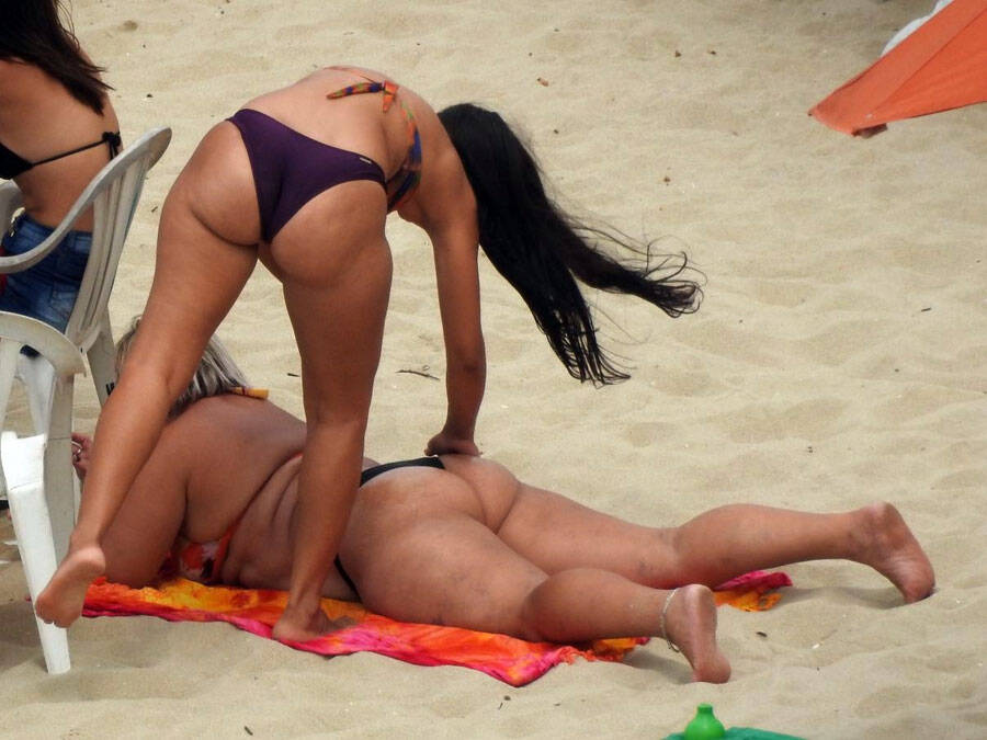 Pic #1MAE E FILHAS NA PRAIA