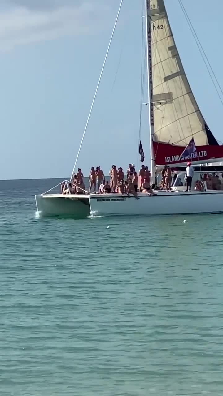 Pic #1Nude cruise 