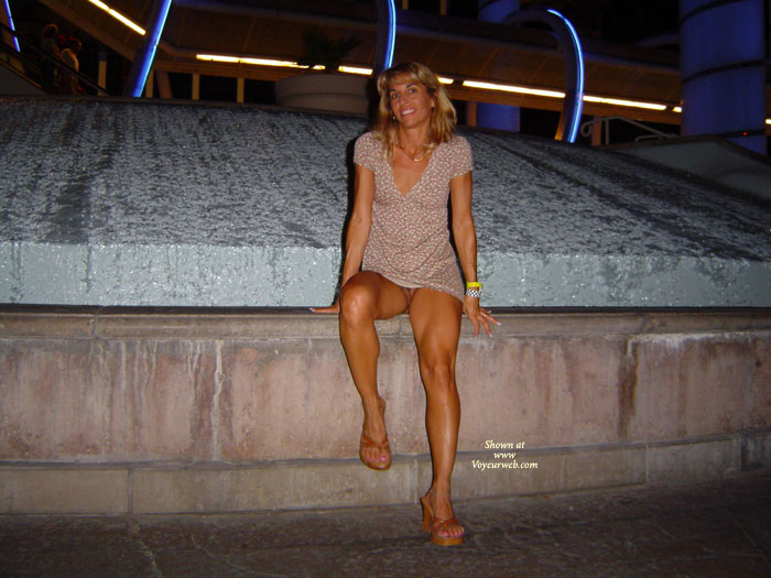 Pic #1Brunette - Lisa Does Vegas