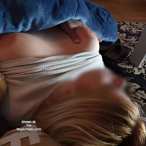 Pic #1 Large tits of my wife - Tinaily