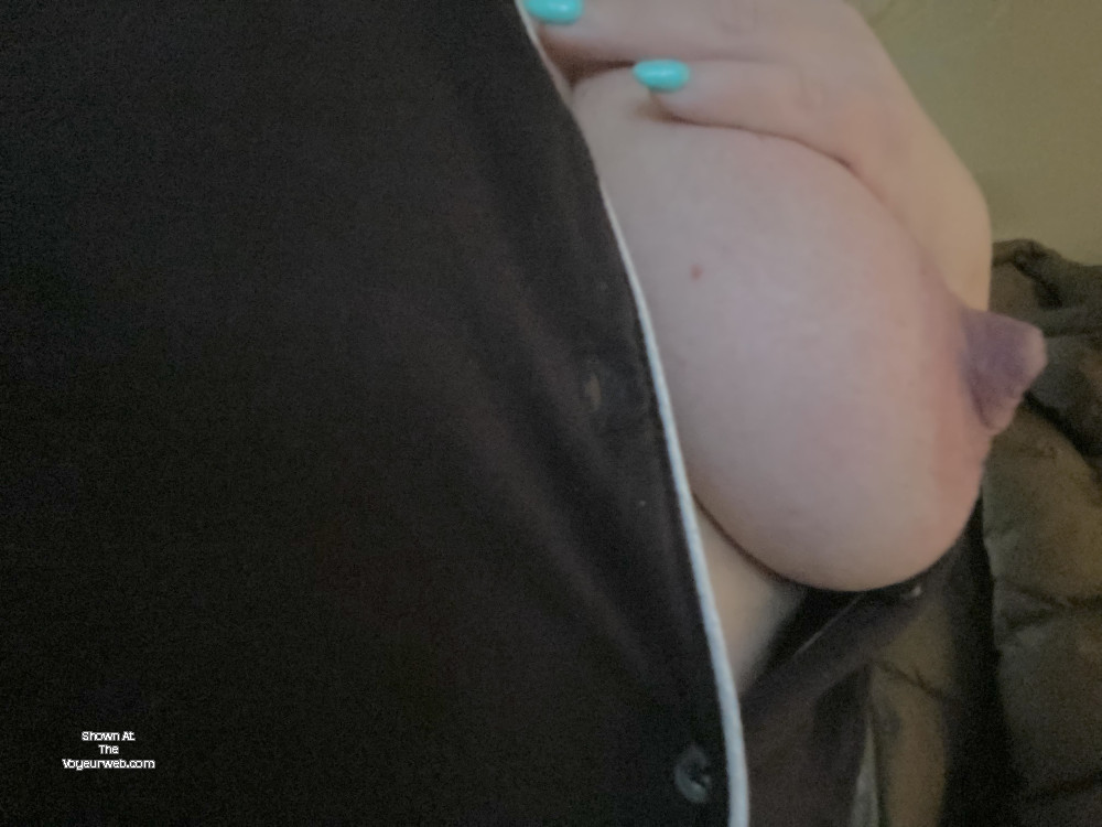 Pic #1 My large tits - Roxie