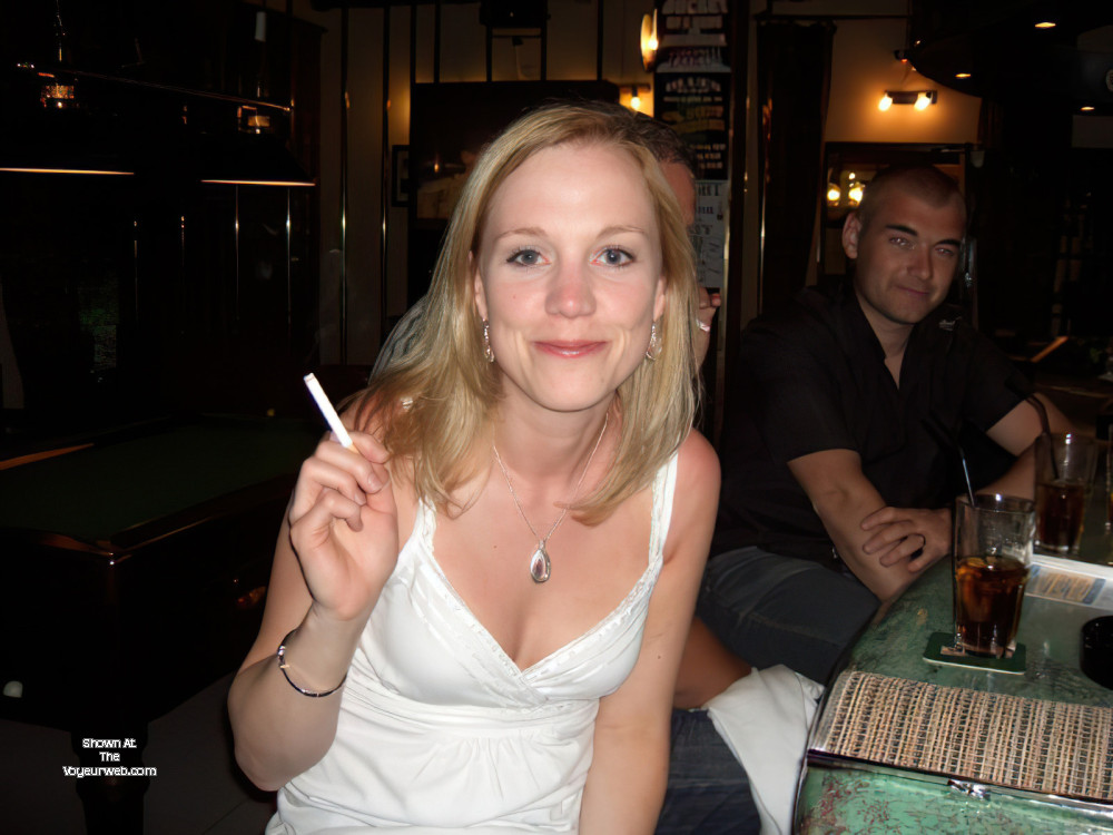 Pic #1Sexy Carrie Strips Naked