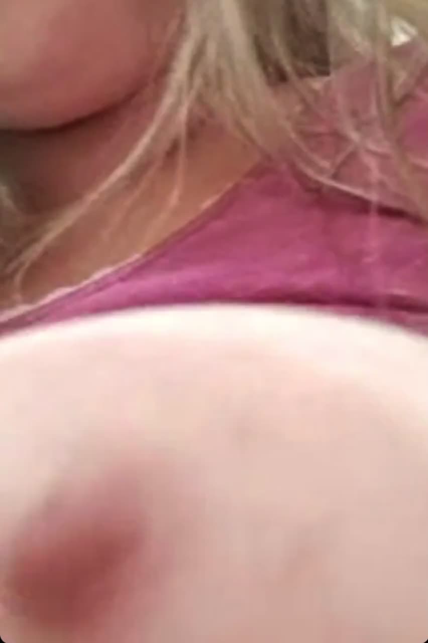 Pic #1Sexy lawyer - Titty time