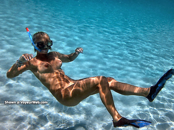 Underwater photos. , <pre Class="tw-data-text Tw-text-large Tw-ta" Data-placeholder="Traduzione" Id="tw-target-text" Dir="ltr"><span Class="Y2IQFc" Lang="en">Underwater Photos.</span></pre>