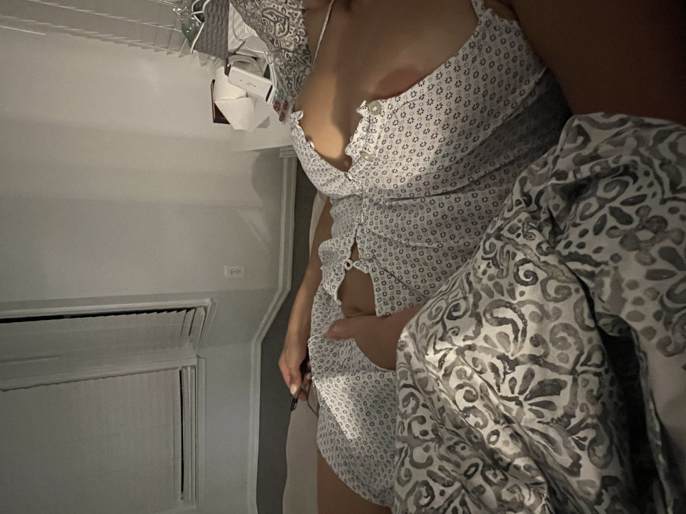Pic #1 My medium tits - Cuban dream