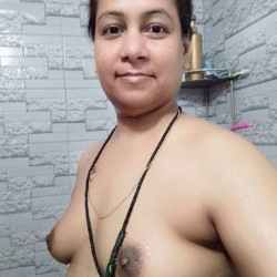 Medium tits of my wife - David5521