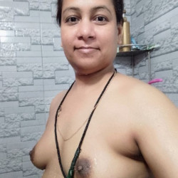 Medium tits of my wife - David5521