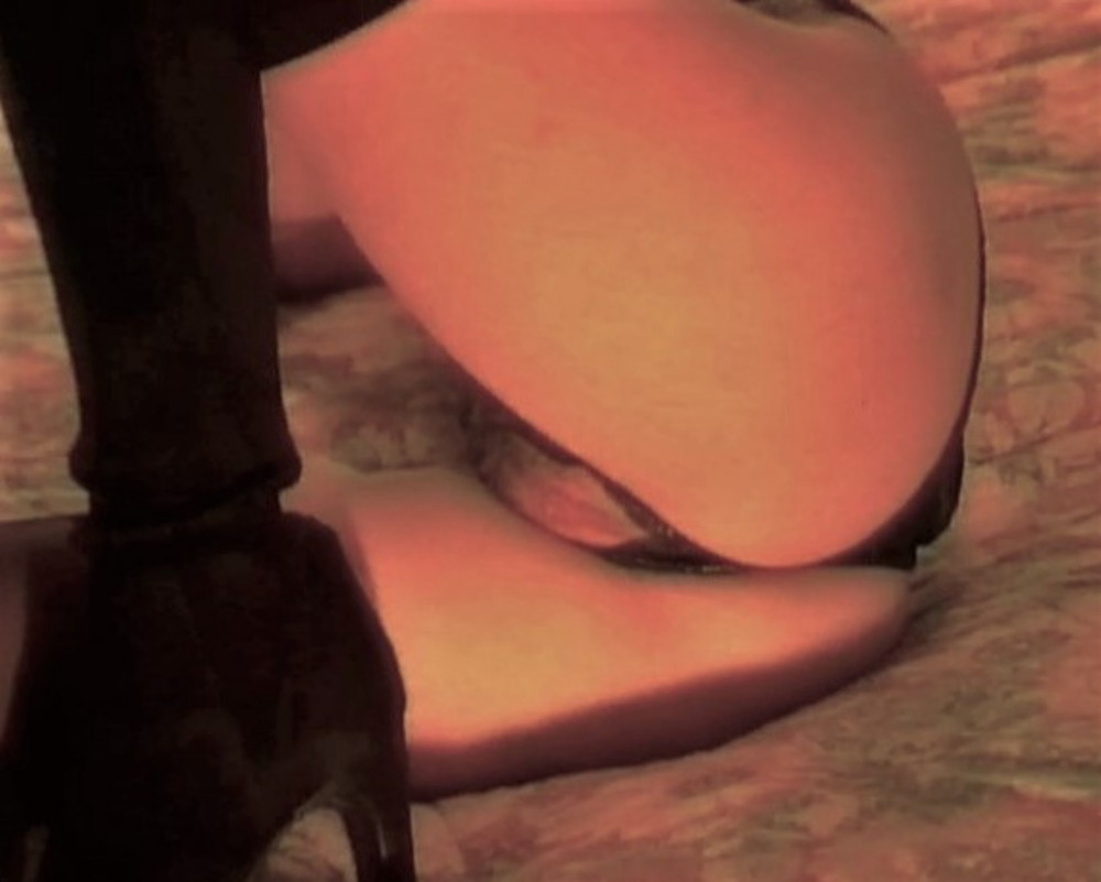 Pic #1 My wife's ass - Lisa Melagio