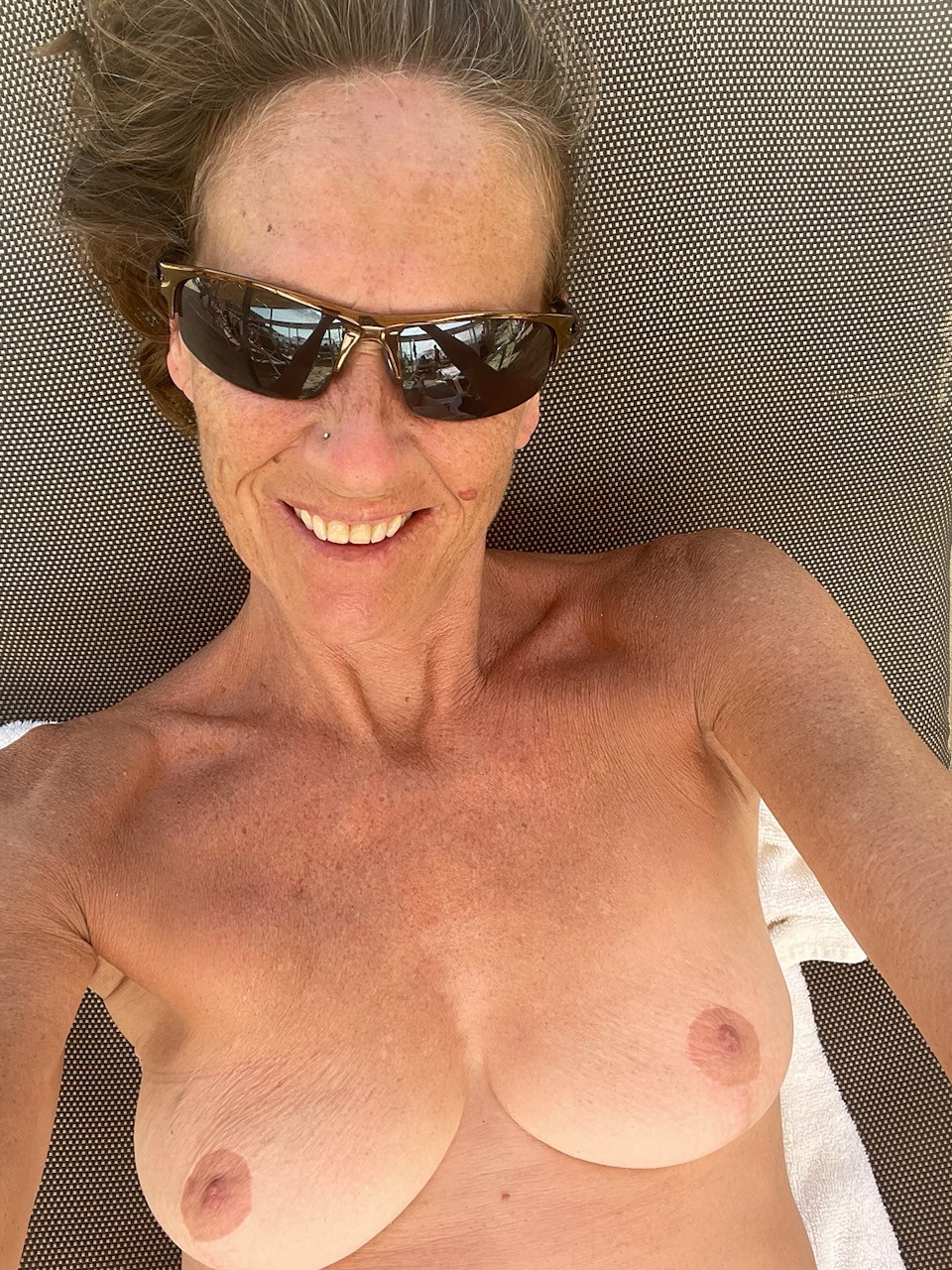 Pic #1 Medium tits of my girlfriend - Cathy