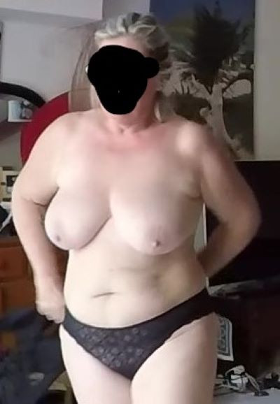 Pic #1 Large tits of my wife - Elisabeth