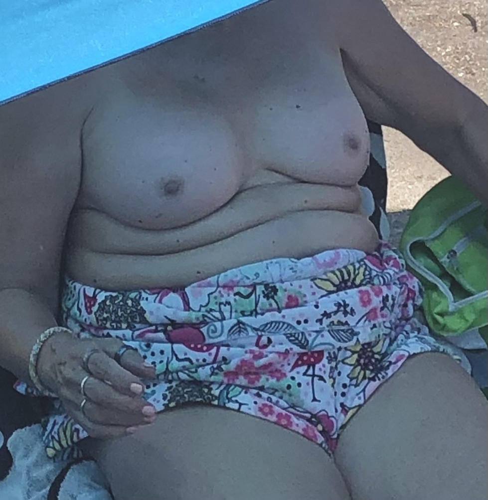 Pic #1 Large tits of a neighbor - Lisa next door