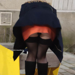 Pic #1 Exhib upskirt