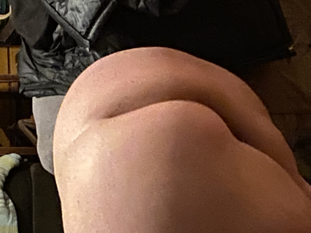 Pic #1 My wife's ass - Snowgirl