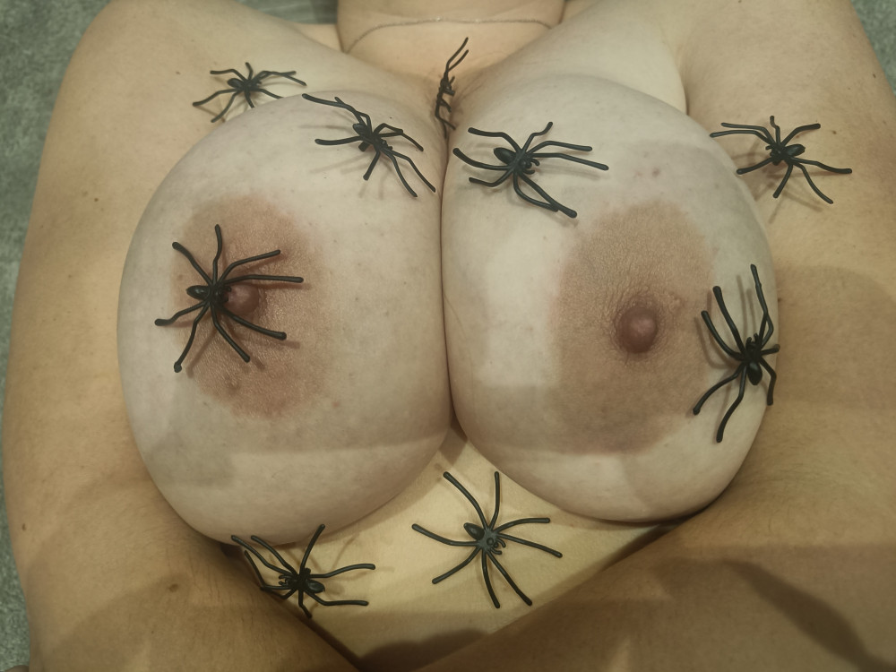 Pic #1 Large tits of my girlfriend - Subject0879