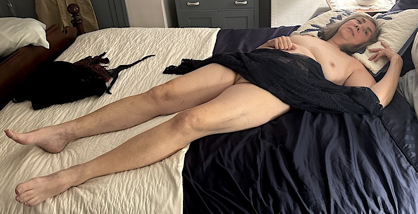 Pic #1 Medium tits of my wife - New England Girl