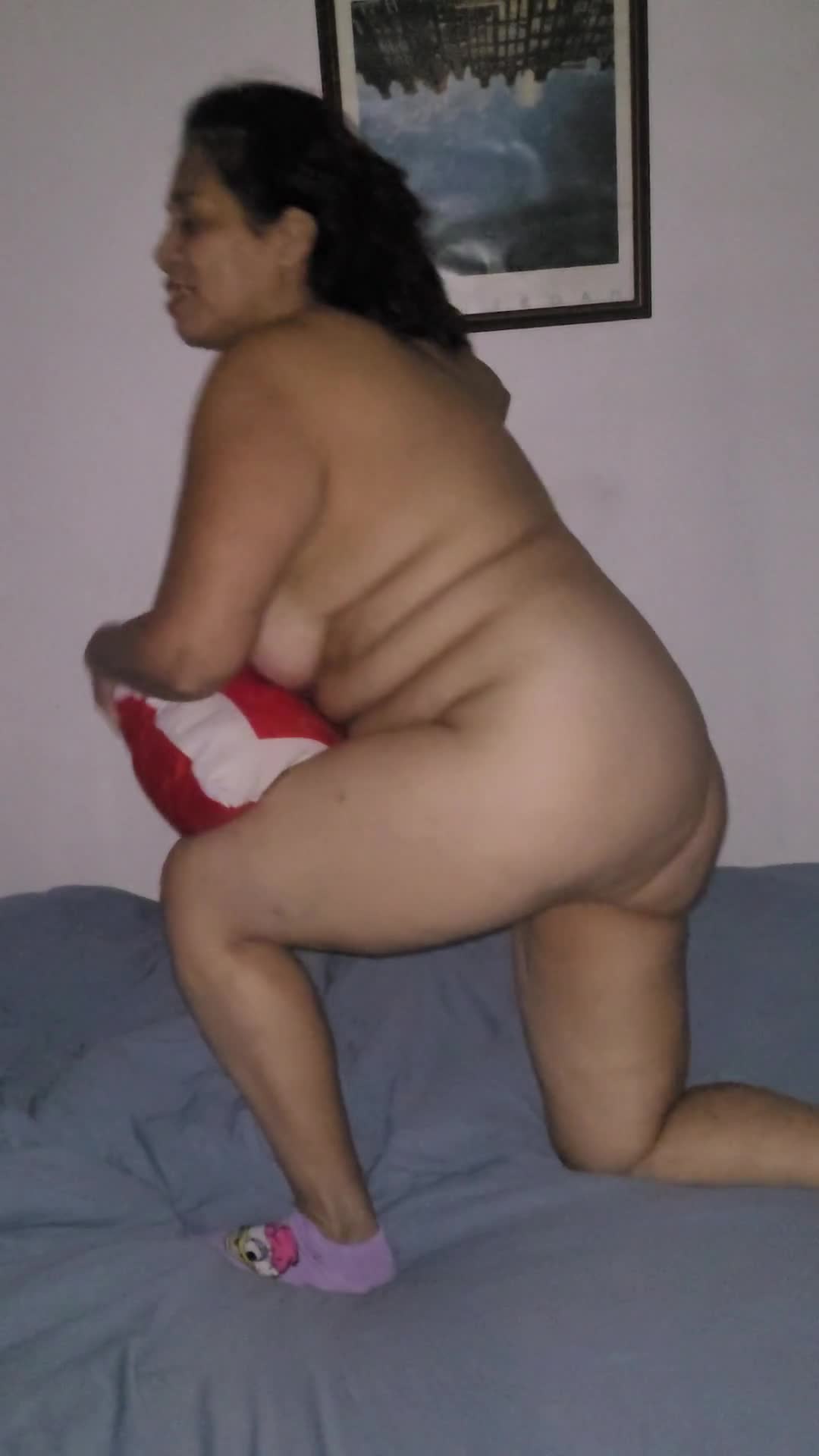 Pic #1Con su consolador y su huevo