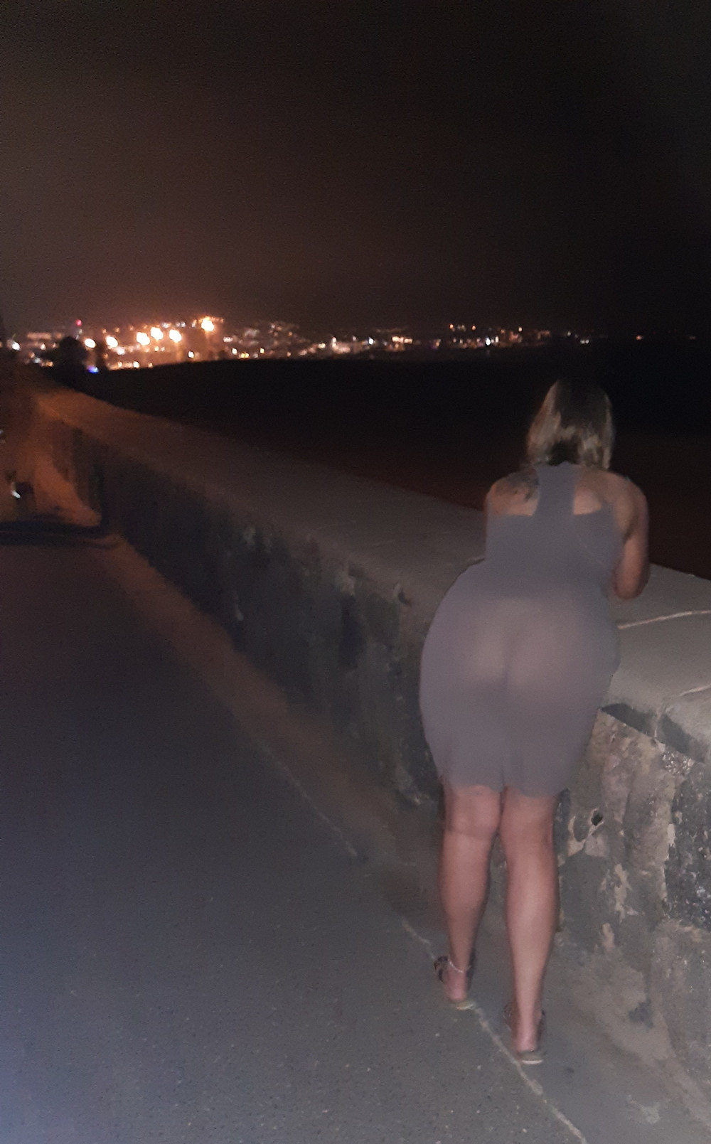 Pic #1 My wife's ass - Anna-