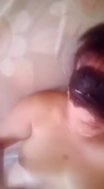 Pic #1Ella y su botella