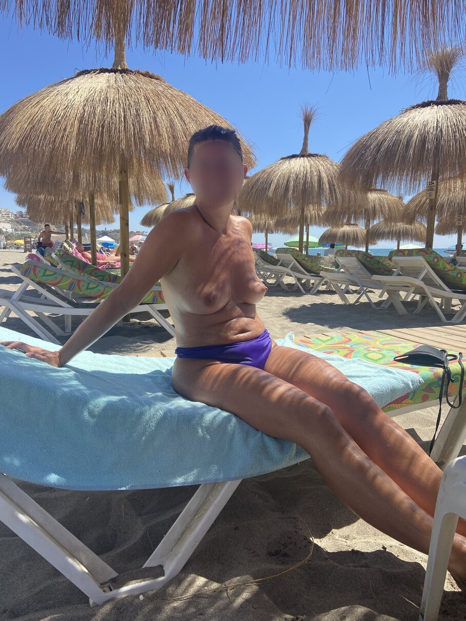 Pic #1 My medium tits - Andrea