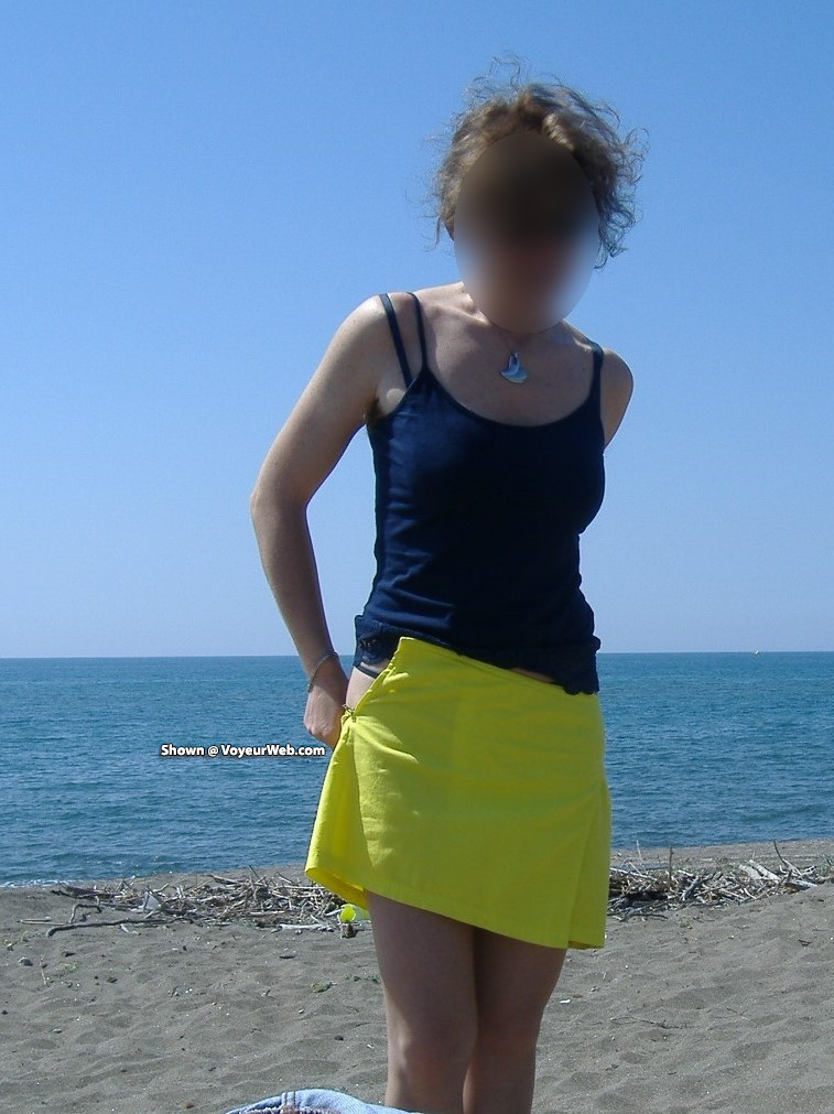 Pic #1Lisa Melagio strips naked on a public beach